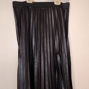New York & Company Skirts - Sexy pleated skirt👌👌👌 new without tag New York & Company Skirts - Sexy pleated skirt👌👌👌 new without tag
